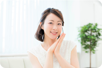 笑顔の女性の写真