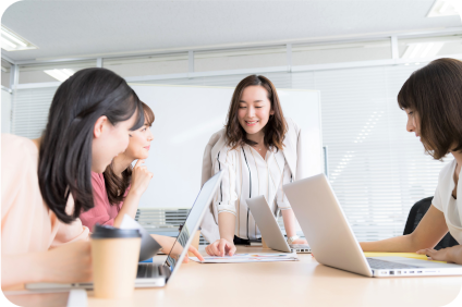 話し合いする様子の写真